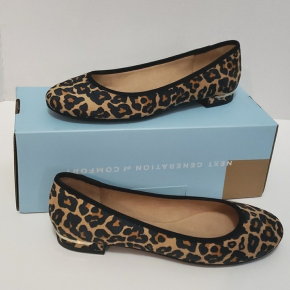 LIFE STRIDE, Leopard Print Slip-On Flat Shoes, Women's Size: 6.5, $29 - Picture 6 of 8